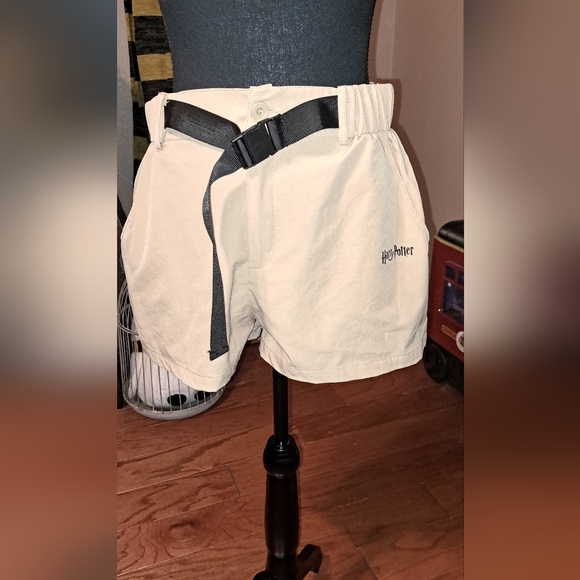 Warner Bros. Harry Potter Beige Cargo Shorts - Picture 1 of 2